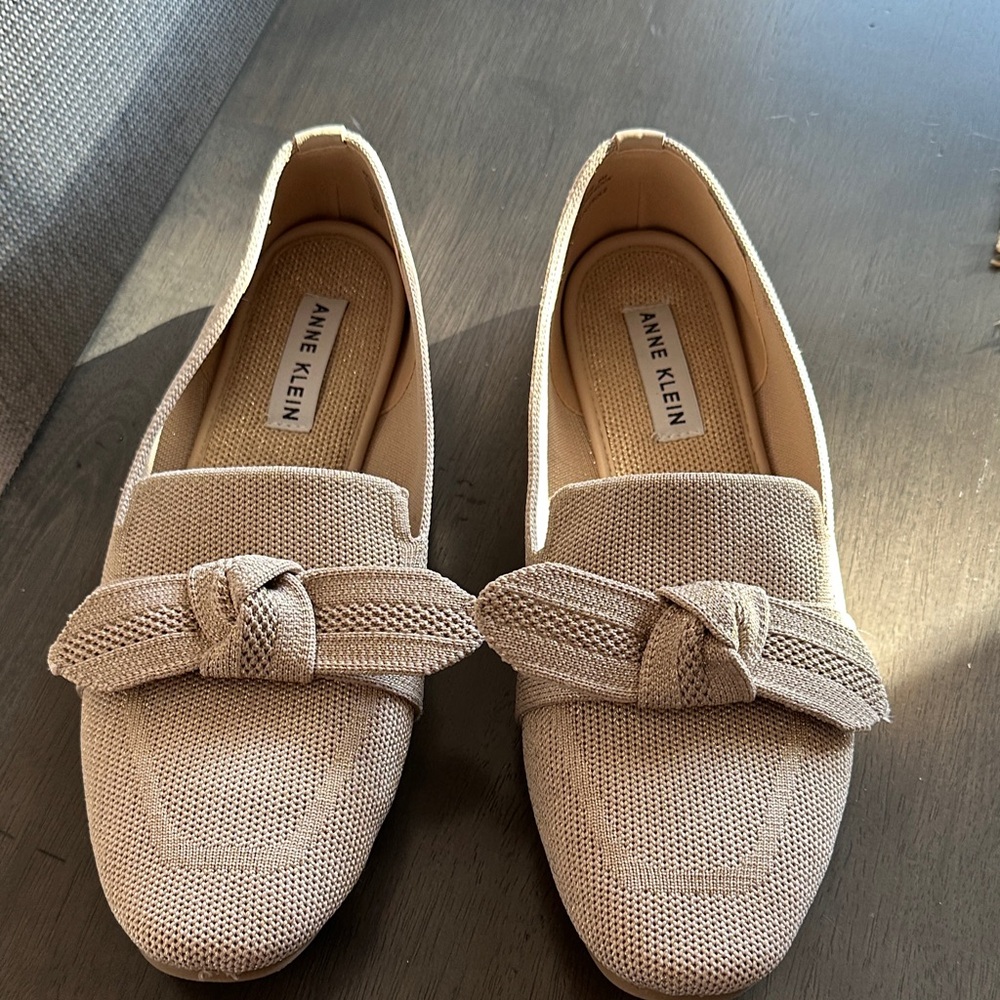Anne Klein Women's Cream Knotted Flats